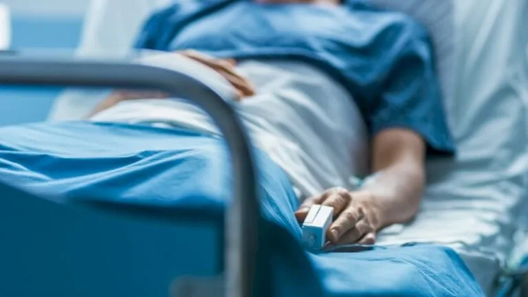 Ile pieniędzy wypłaca polisa za poważne zachorowanie?